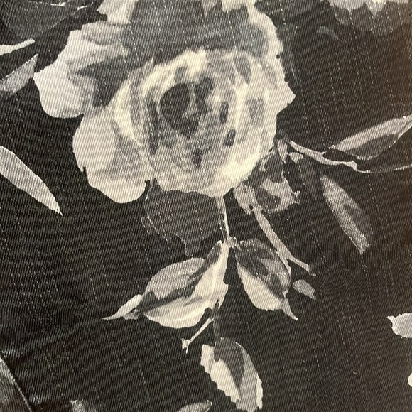 Mossimo black/white/grey floral jeans - Picture 3 of 5